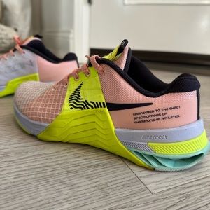 (WMNS) Nike Metcon 8 'Arctic Orange Volt' training shoe
